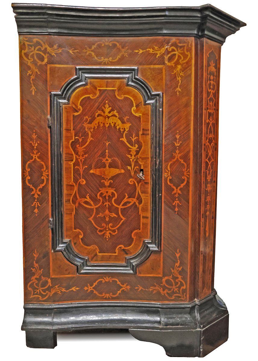 Commode marquetée à motifs géométriques et floraux. Émilie, fin du XVIIe début du XVIIIe siècle-photo-3