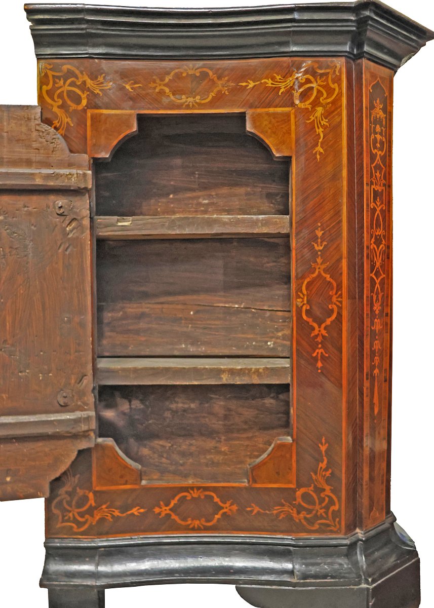 Commode marquetée à motifs géométriques et floraux. Émilie, fin du XVIIe début du XVIIIe siècle-photo-4
