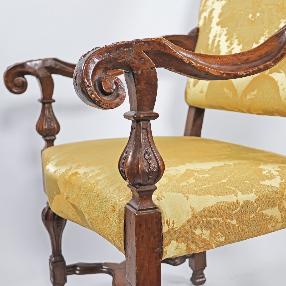 An Italian Pair Of Armchairs With Baluster-form Legs. Venice, 18th Century-photo-3