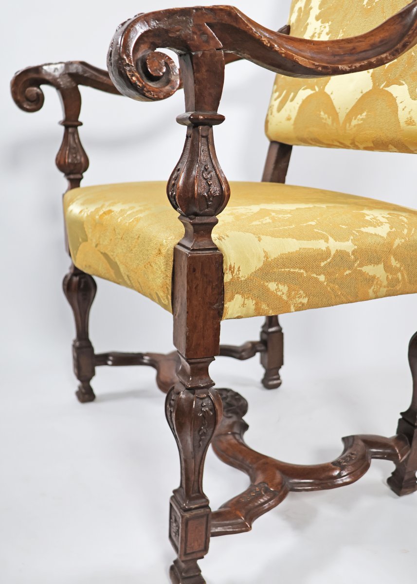 An Italian Pair Of Armchairs With Baluster-form Legs. Venice, 18th Century-photo-4