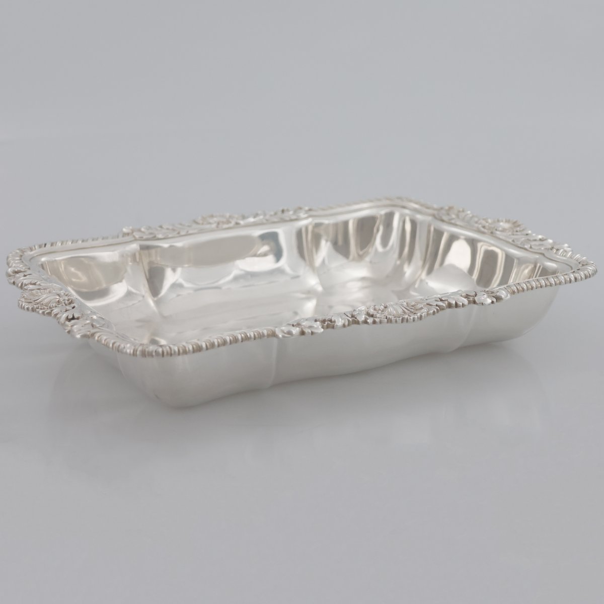 A George IV Sterling Silver Entrée Dish, Cover And Handle, Paul Storr, London, 1821-photo-4