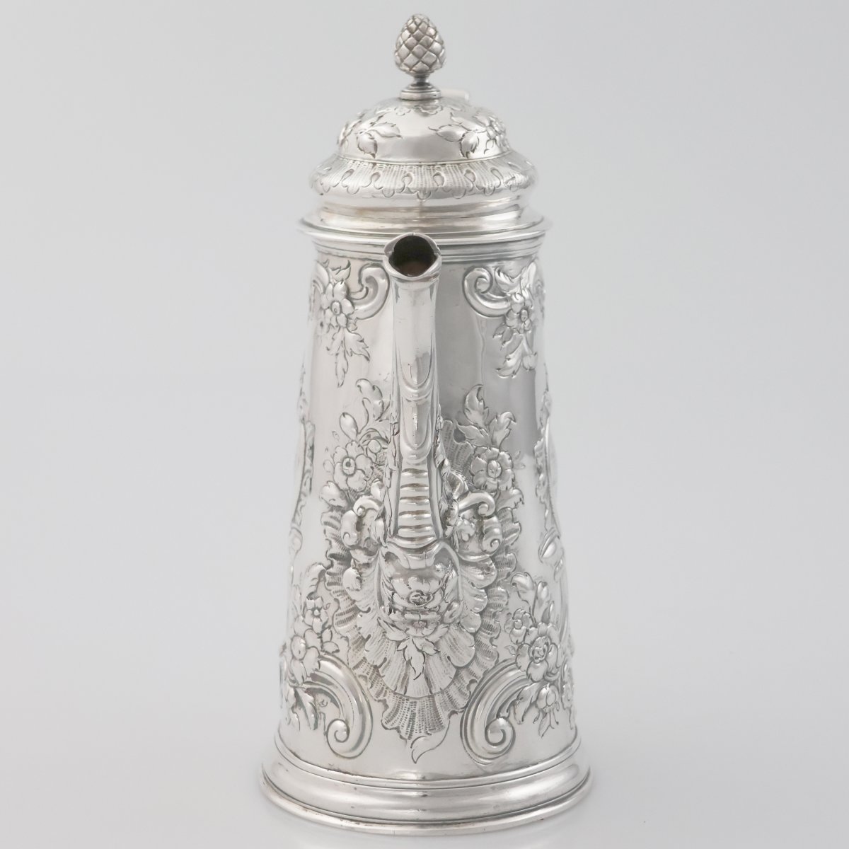 A Queen Anne Britannia Silver Coffee Pot, James Chadwick?, London, 1703-photo-3