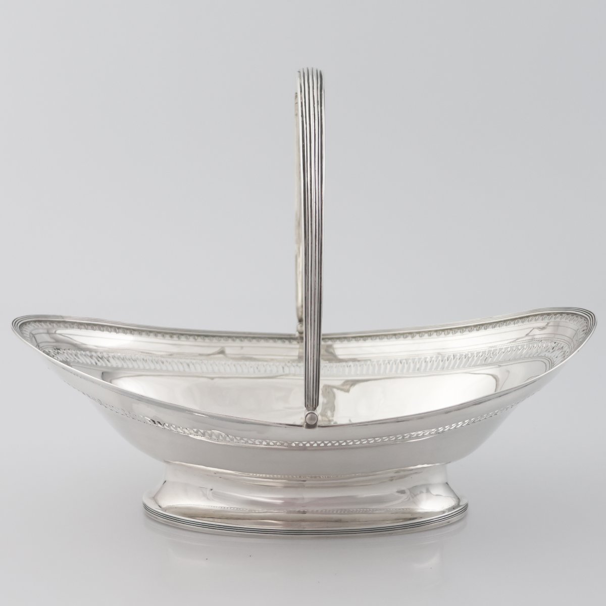 A George III Sterling Silver Basket, London, 1792-photo-2