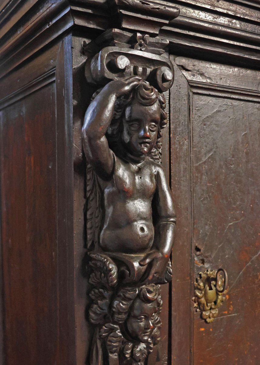 Dressoir à deux corps en bois et en loupe de noyer. Lombardie, XVIIe siècle-photo-3