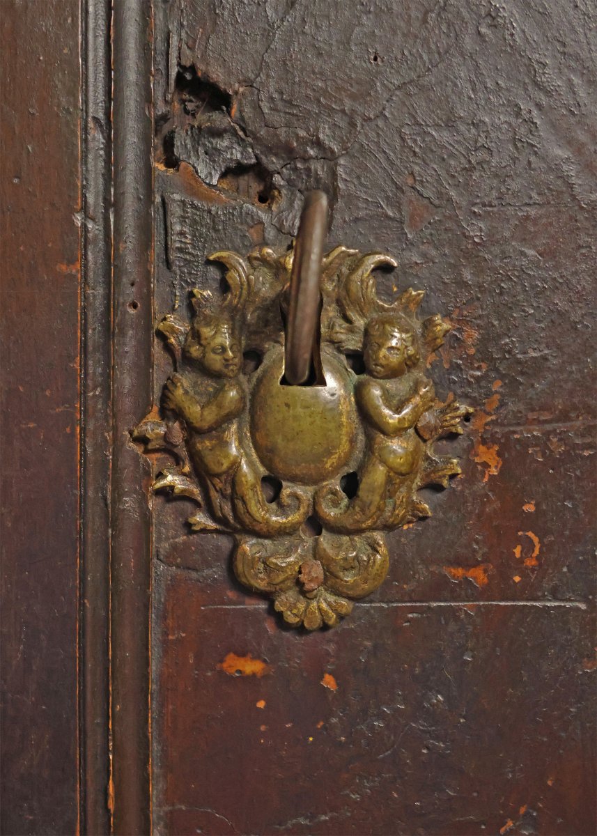Dressoir à deux corps en bois et en loupe de noyer. Lombardie, XVIIe siècle-photo-2