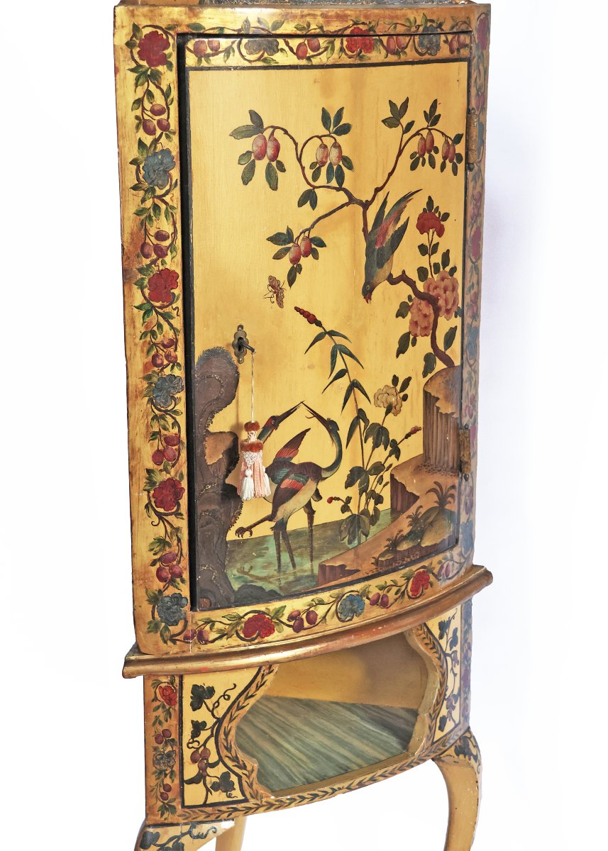 Paire de meubles d’angle en bois laqué et décoré en polychromie, Piémont, XVIIIᵉ siècle-photo-3