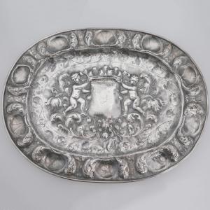 Un plat de parade en argent. Orfèvre: Anzolo Castelli?, Venise, début du XVIIIe siècle
