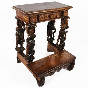 Un prie-Dieu Italienne en bois sculpté, taillé et doré, XVIIe-XVIII siècle