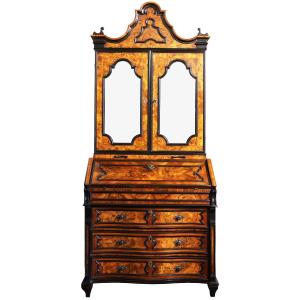 An Italian Veneered In Walnut Wood And Burl Bureau Cabinet. Lombardy, 18th Century