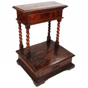 Prie-Dieu plaqué et marqueté en diverses essences, Italie, XVIIIᵉ siècle