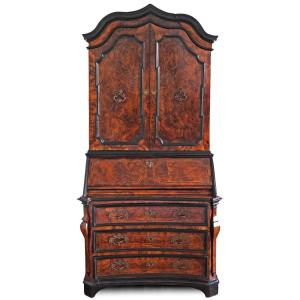 Trumeau plaqué de bois et de ronce de noyer. Rome, XVIIIe siècle