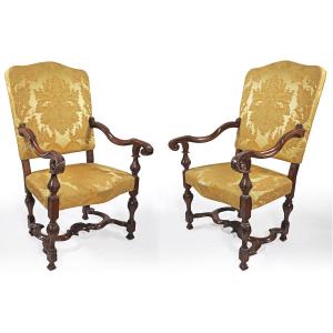 An Italian Pair Of Armchairs With Baluster-form Legs. Venice, 18th Century