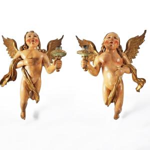 Paire d'anges porte-cierge en bois sculpté. Italie, fin XVIIe début XVIIIe siècle