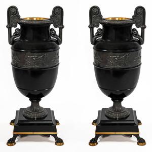 Hippolyte Heizler; Paire d’urnes en marbre Noir de Namur à montures en bronze patiné, vers 1865