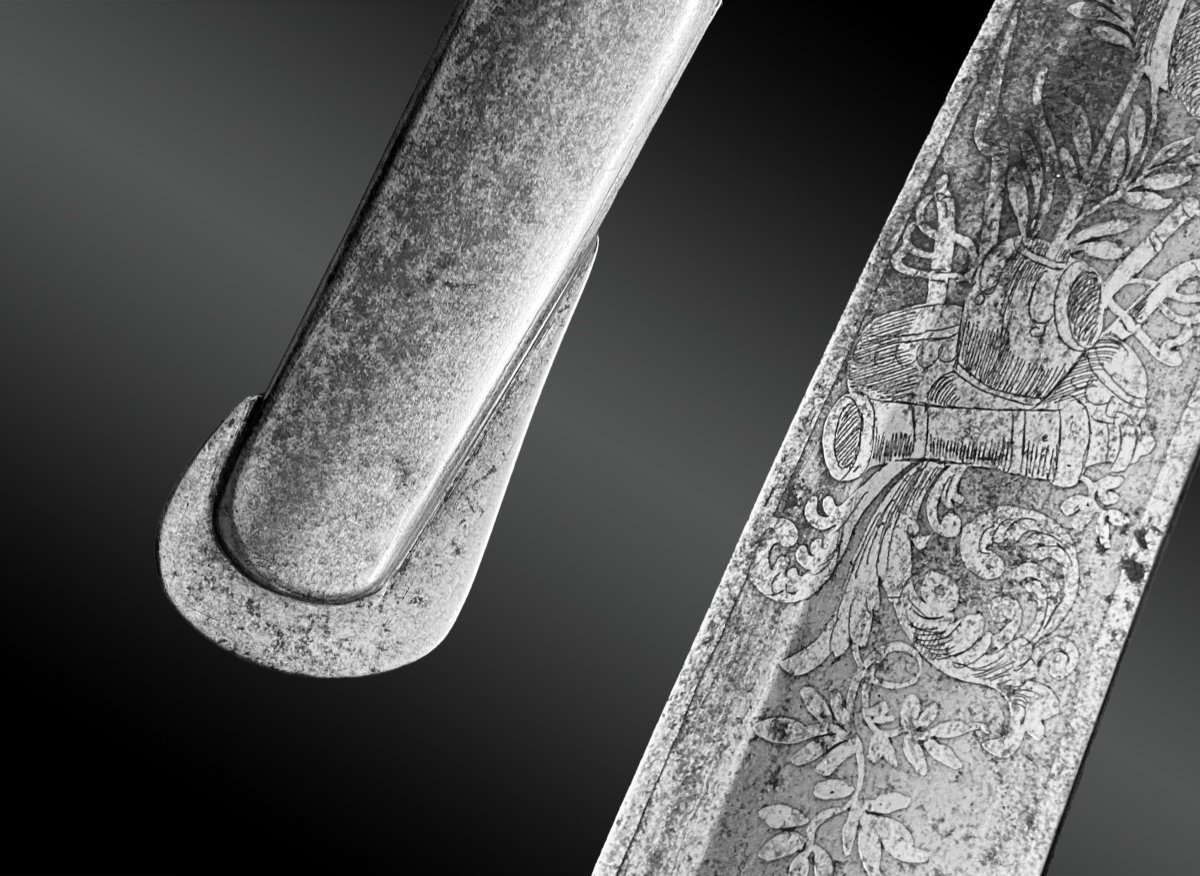 Oriental Saber 19th Century European Work Damascus And Marine Ivory Blade-photo-1