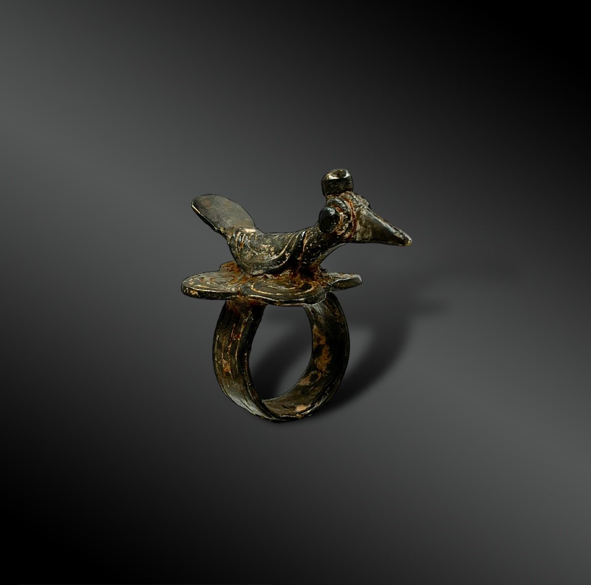Ring Animated With An Avian Figure - Dogon Culture, Mali - 19th Century