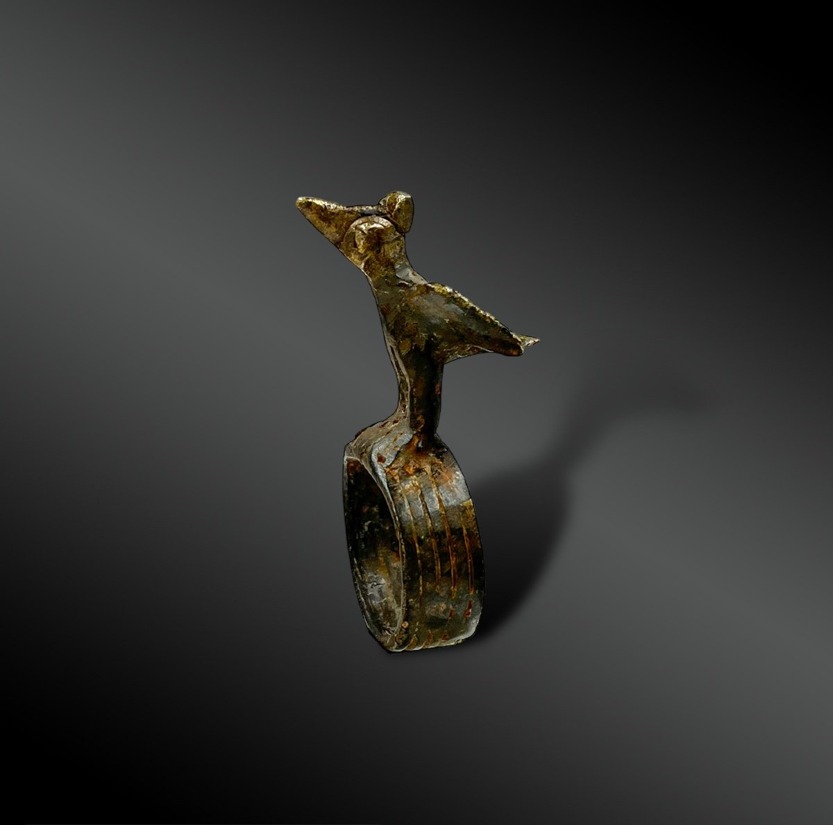 Bague Animé D’une Figure Aviaire - Culture Gan, Sud-ouest Du Burkina Faso - XIXème Siècle