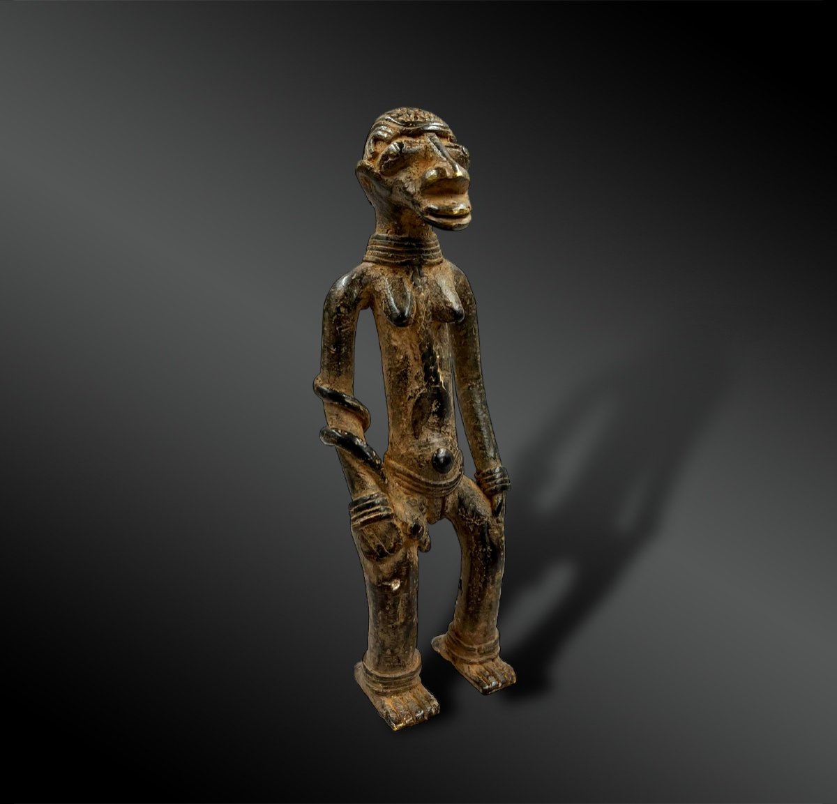 Statuette Féminine - Afrique De L’ouest - Première Moitié Du XXème Siècle 