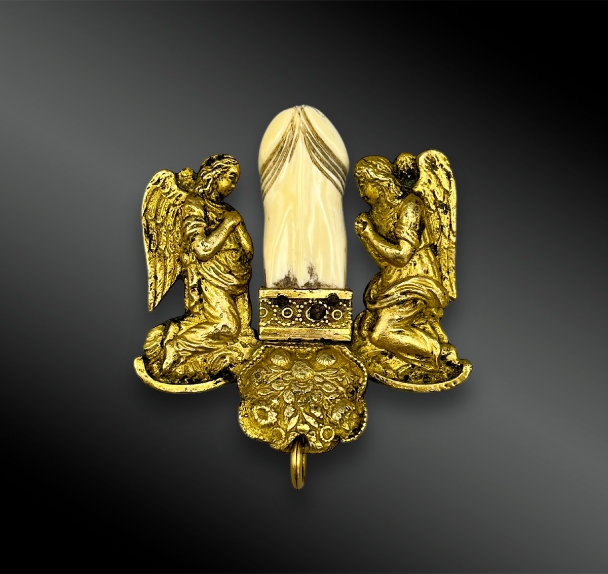 Erotic Pendant Of An Adored Phallus - 19th Century European Work 