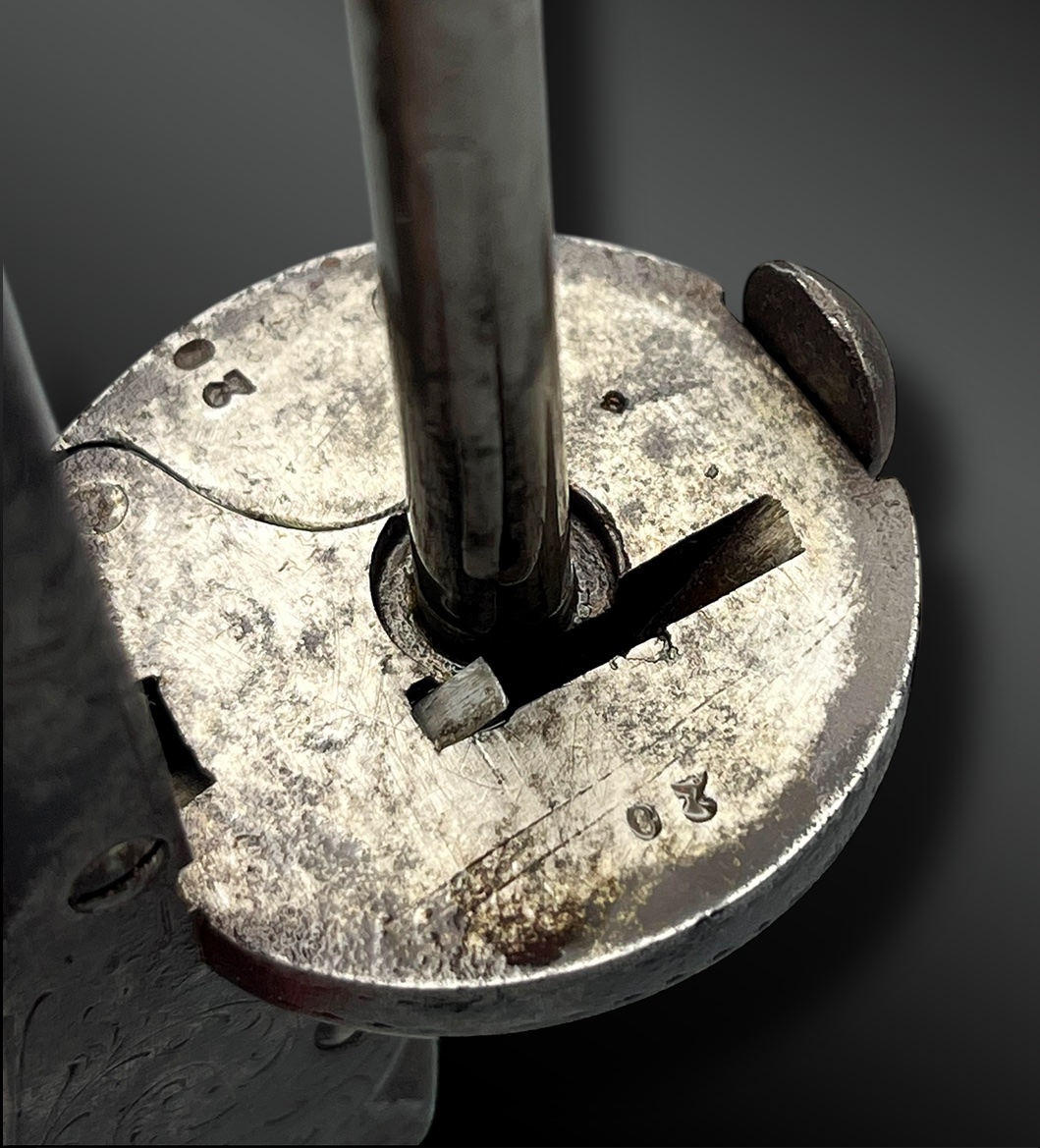REVOLVER poivrière gravé - Belgique - XIXème siècle-photo-1