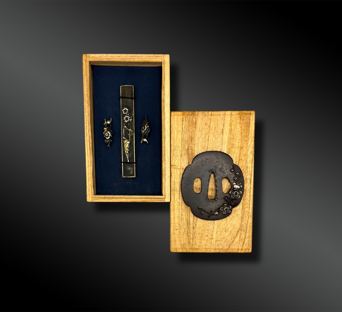 MONTURE composée d’un KOZUKA, une paire de MENUKI et un TSUBA - Japon - Période Edo (1603-1868)-photo-3