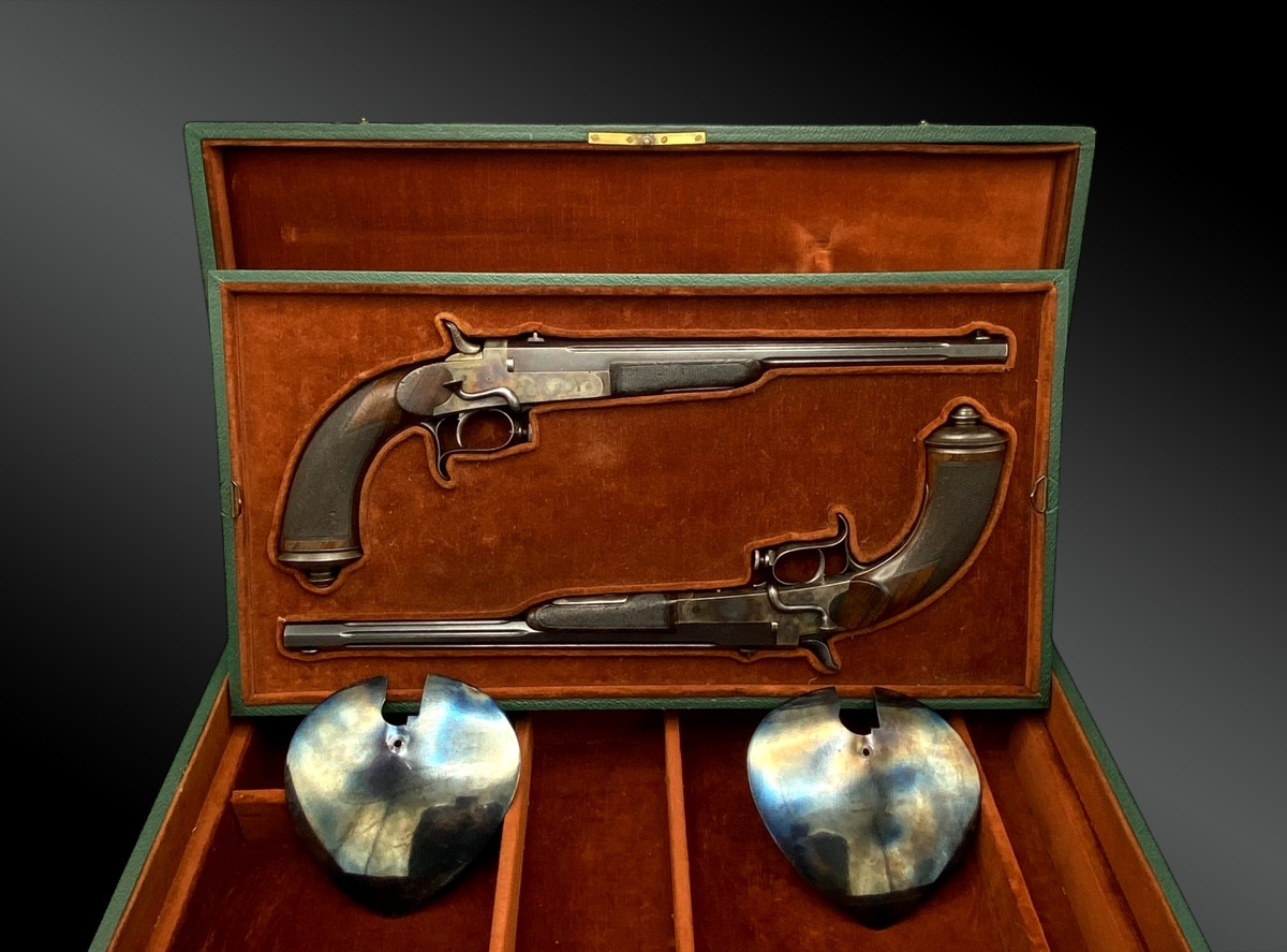 Coffret avec une PAIRE DE PISTOLETS D’ASSAUT SYSTEME DEVILLIER France XIXème siècle.