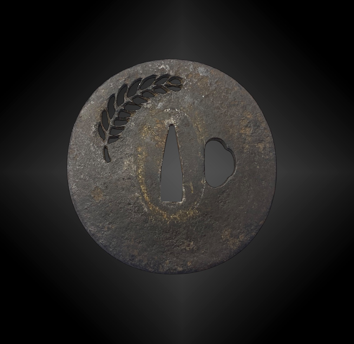TSUBA NAGAMARU GATA. JAPON – Période Edo (1606 – 1868) Fer H: 7,8cm – L.: 7,6cm – H. Nakago-Ana-photo-3