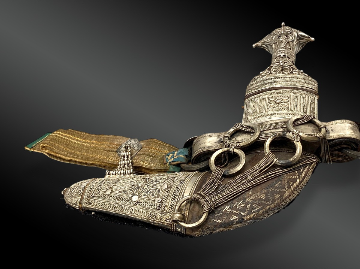 POIGNARD dit Jambiya avec sa ceinture brodée Oman, Arabie Saoudite XIXème siècle-photo-2