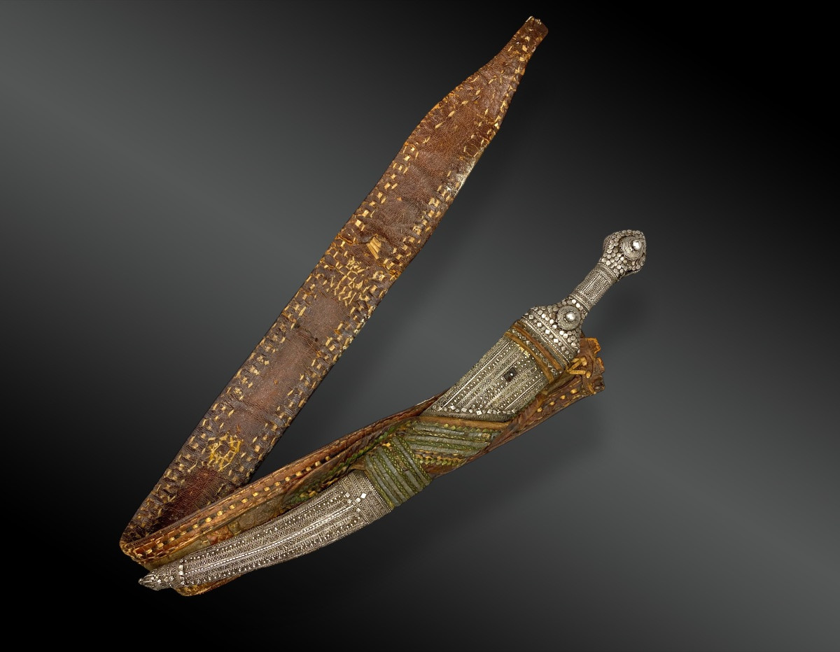POIGNARD dit Jambiya avec sa ceinture brodée Oman, Arabie Saoudite XIXème siècle-photo-2