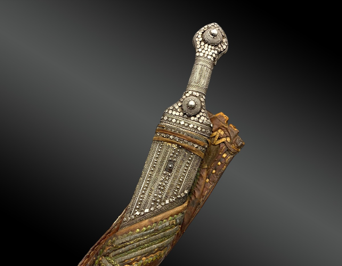 POIGNARD dit Jambiya avec sa ceinture brodée Oman, Arabie Saoudite XIXème siècle-photo-3