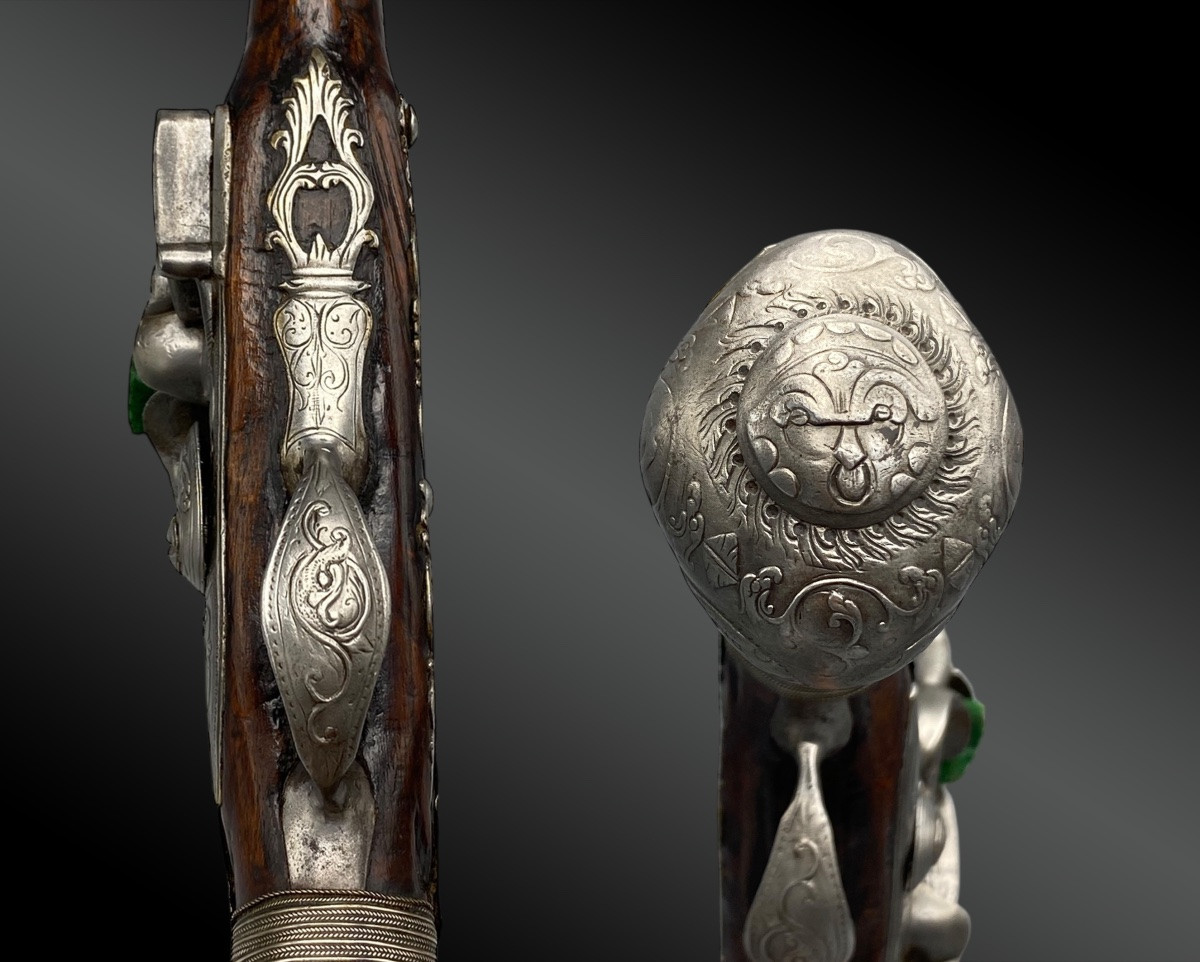 PISTOLET à SILEX,  Europe XVIIIème siècle, agrémenté d'un décor à l'oriental-photo-2