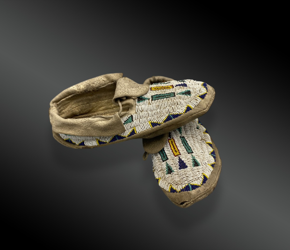 Paire de MOCASSINS  Indiens des Missions, Amérique du Nord Fin du XIXème, début du XXème siècle-photo-2