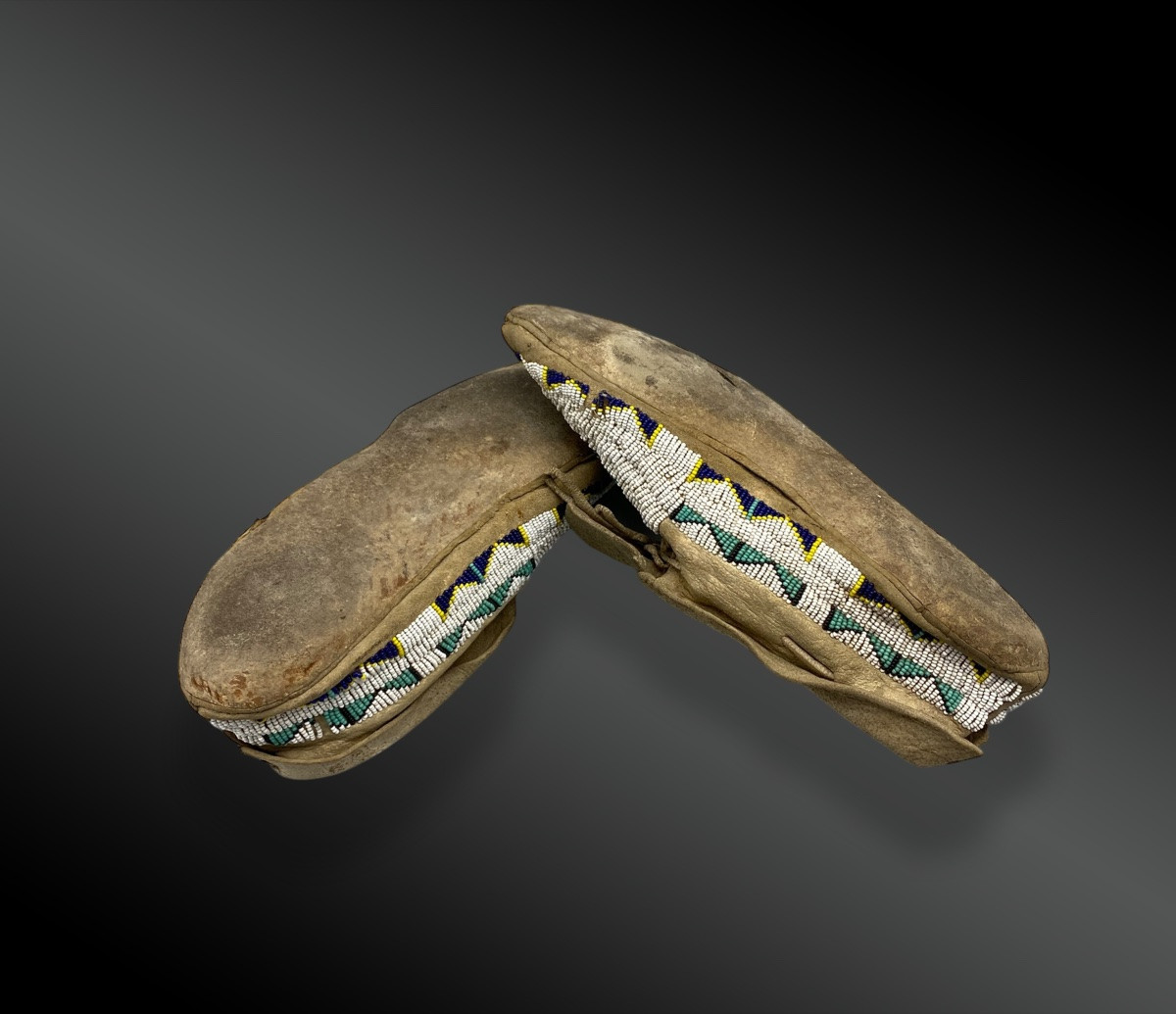 Paire de MOCASSINS  Indiens des Missions, Amérique du Nord Fin du XIXème, début du XXème siècle-photo-3