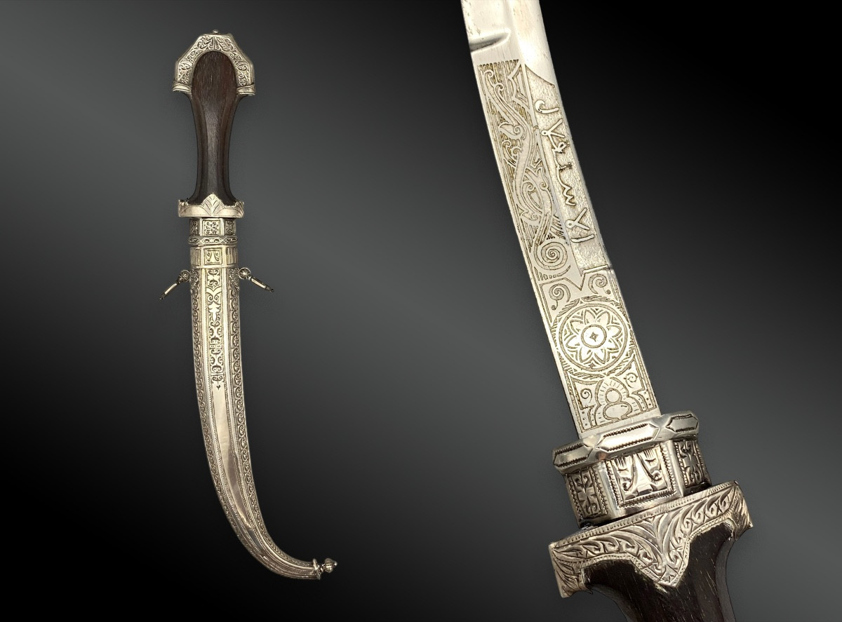 POIGNARD MAROCAIN, DIT « KOUMYA » EN ARGENT MASSIF, LAME GRAVÉE