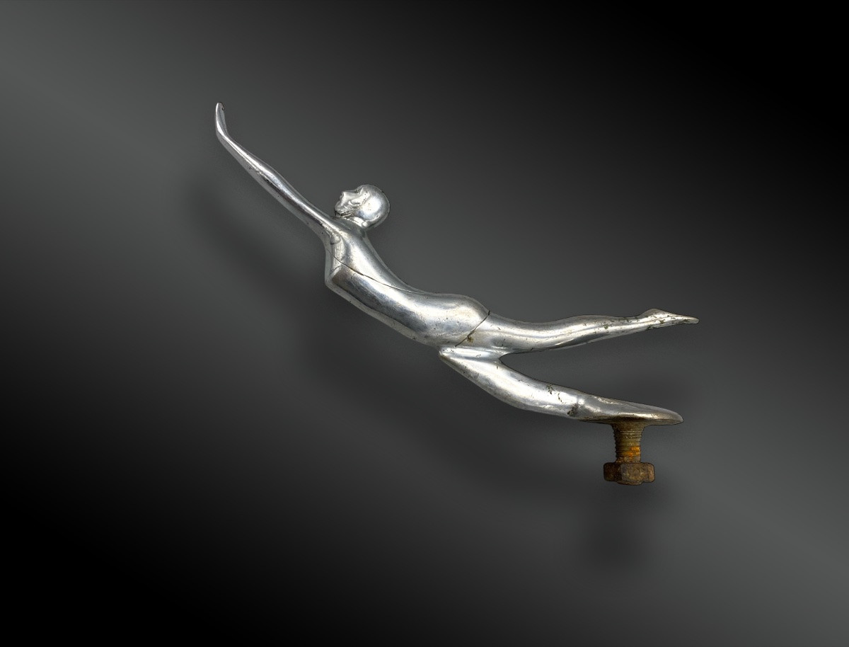 MASCOTTE AUTOMOBILE, FEMME QUI S’ÉLANCE DU PLONGEOIR-photo-2