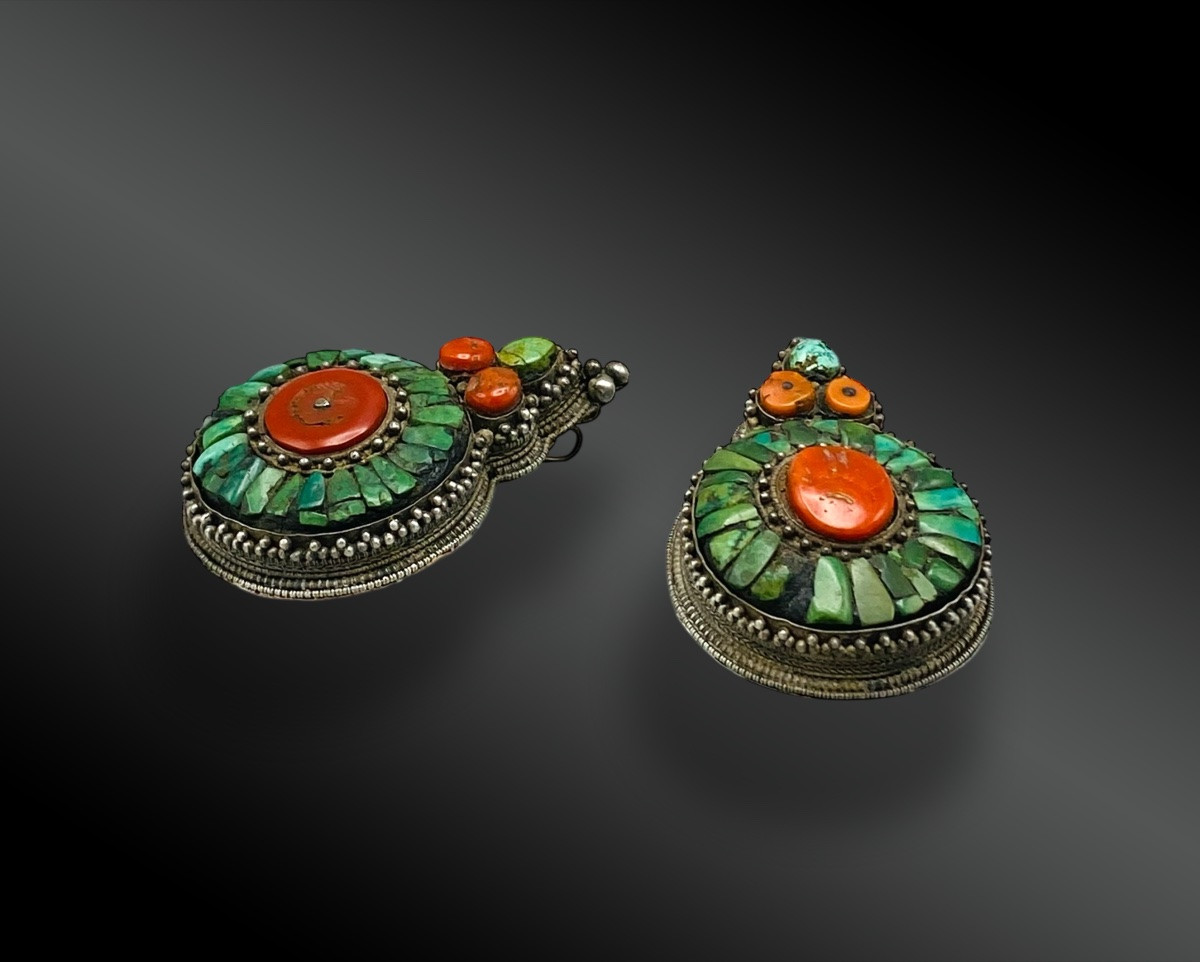 Pair Of Himalayan Ornaments Mounted As Earrings, Tibet Or Nepal, 19th Century -photo-2