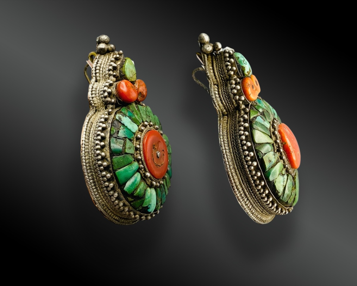 Pair Of Himalayan Ornaments Mounted As Earrings, Tibet Or Nepal, 19th Century -photo-3