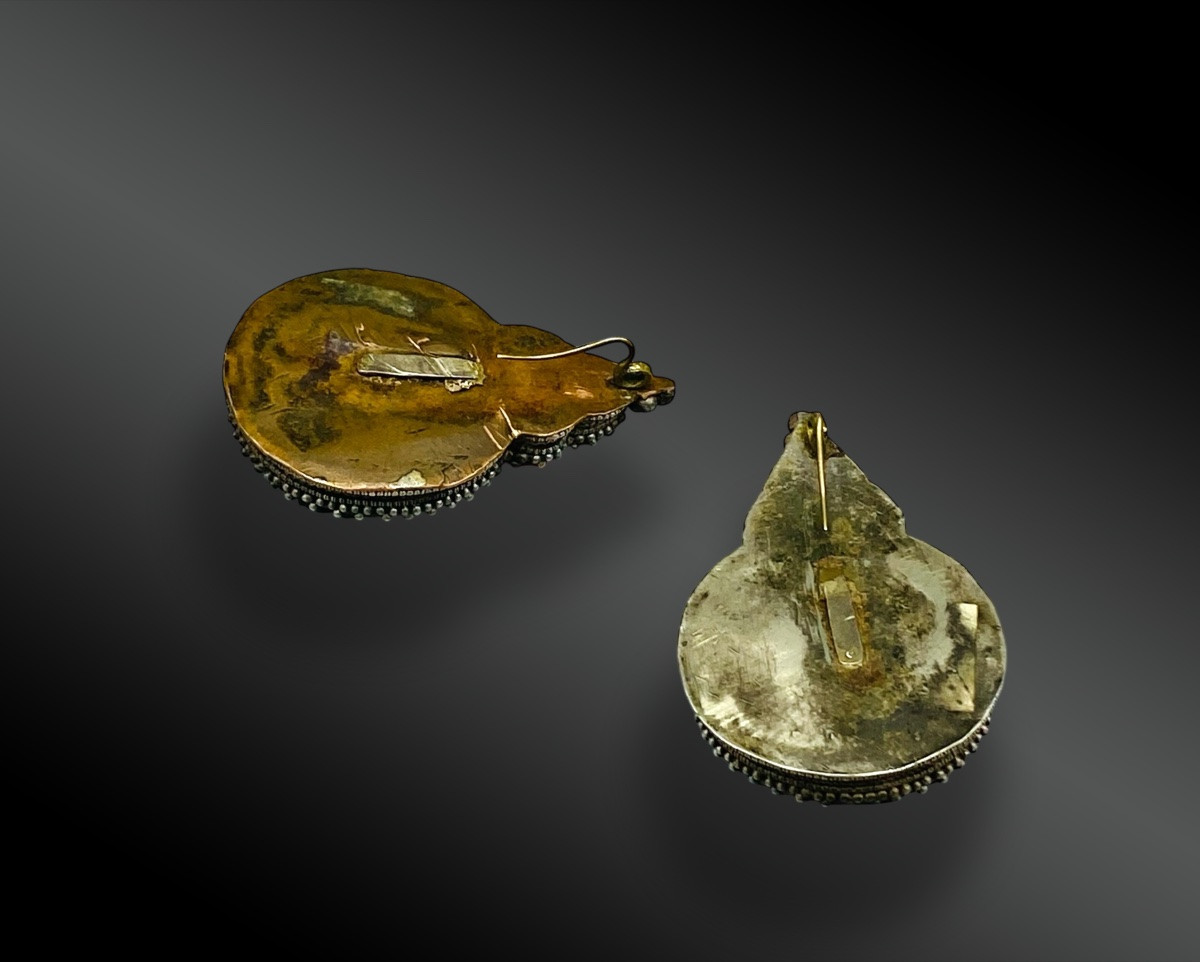 Pair Of Himalayan Ornaments Mounted As Earrings, Tibet Or Nepal, 19th Century -photo-4