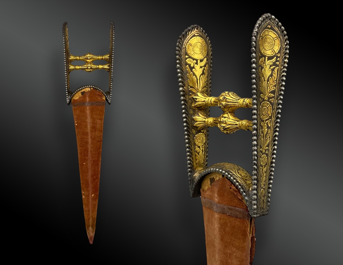POIGNARD appelé Katar Djamadhar, avec son fourreau. Empire moghol, Inde, fin XVIIIème siècle
