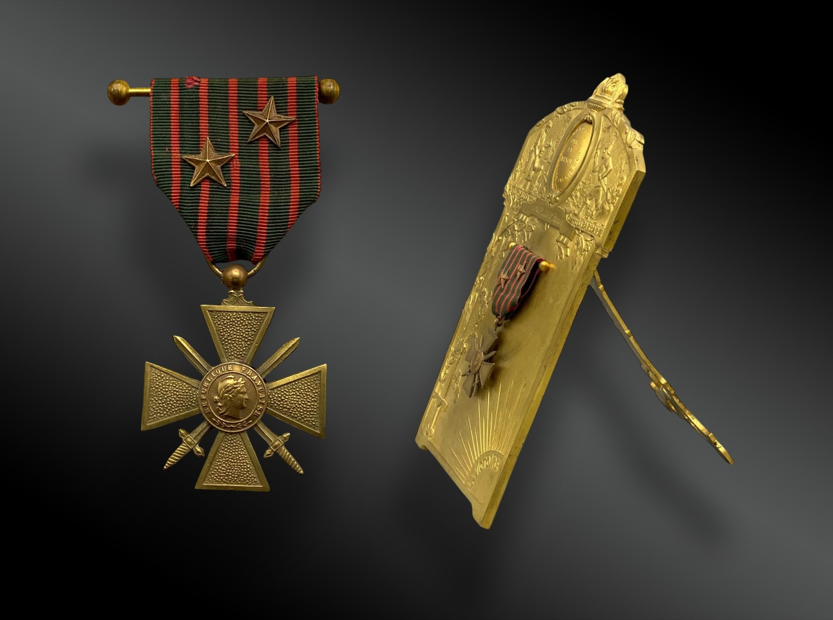 Medal Holder, With 14/18 War Cross Medal-photo-2