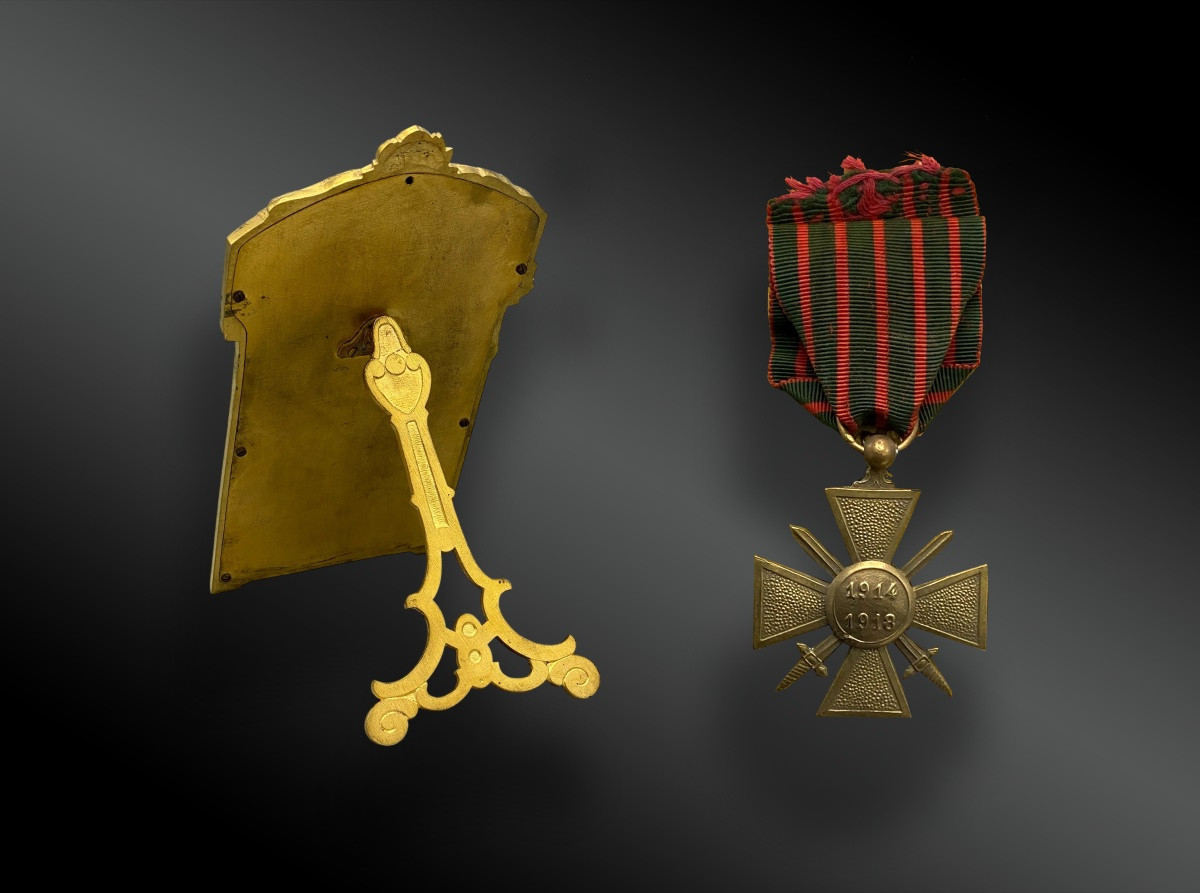 Medal Holder, With 14/18 War Cross Medal-photo-3