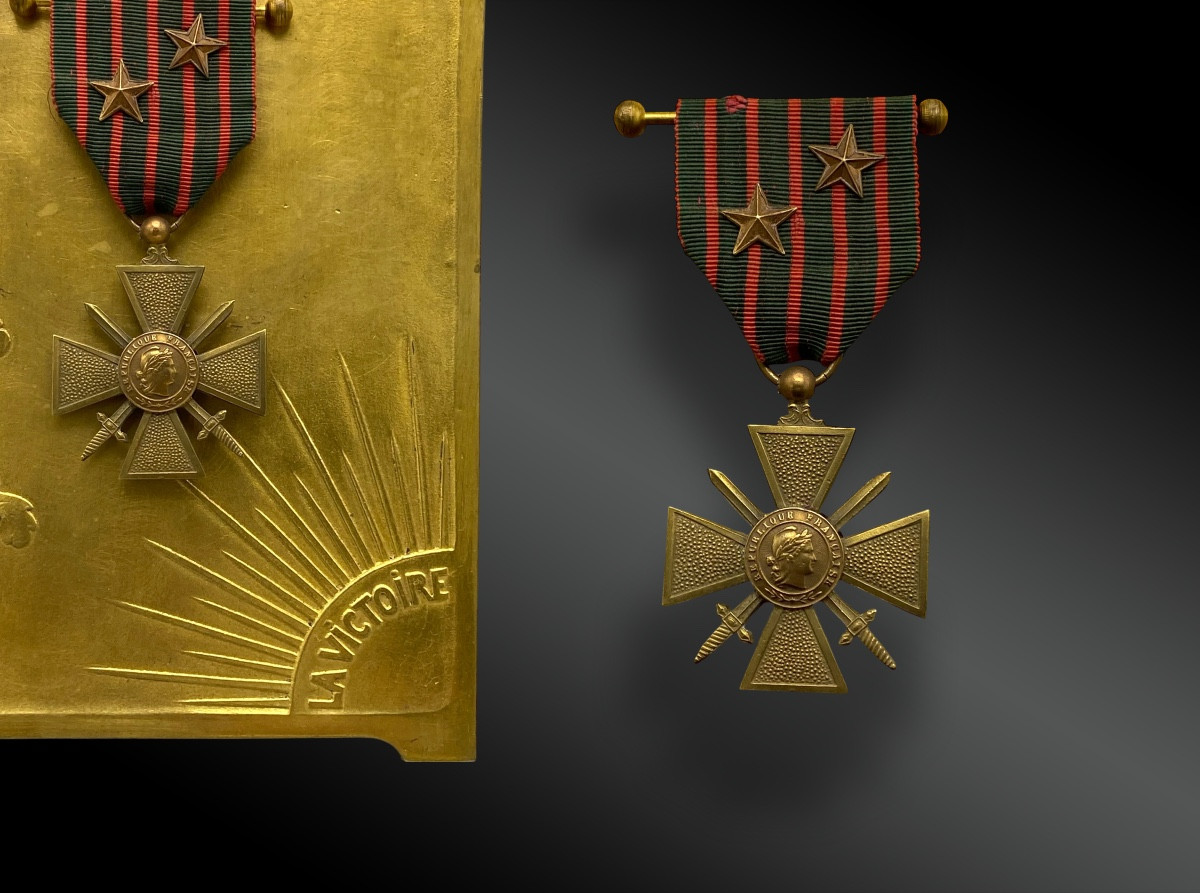 Medal Holder, With 14/18 War Cross Medal-photo-1