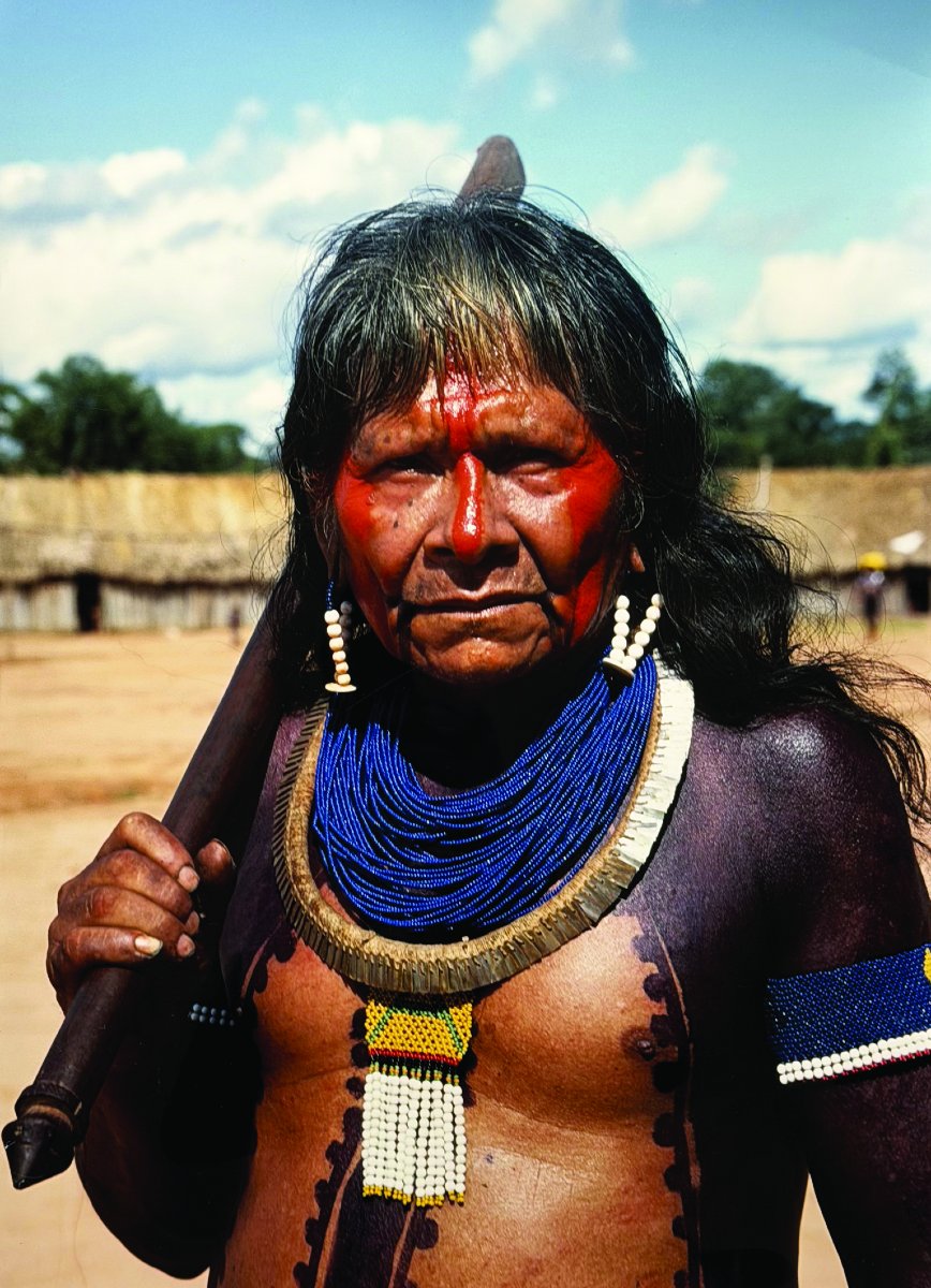 Jean-Pierre DUTILLEUX (né en1949) Portrait d’homme Kayapo Photographie en couleurs 60 x 40 cm 