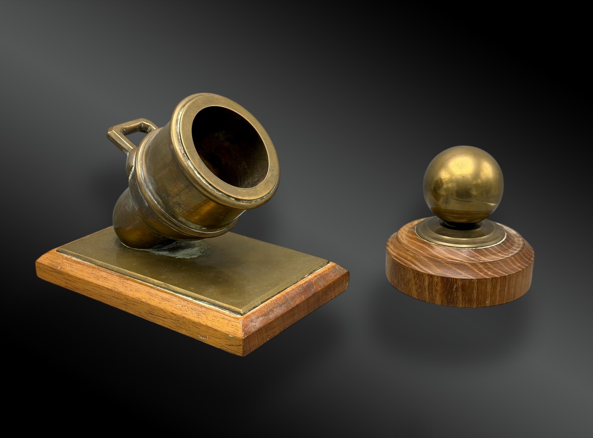 MORTIER ET SON BOULET, PRESSE PAPIER EN BRONZE  -photo-2