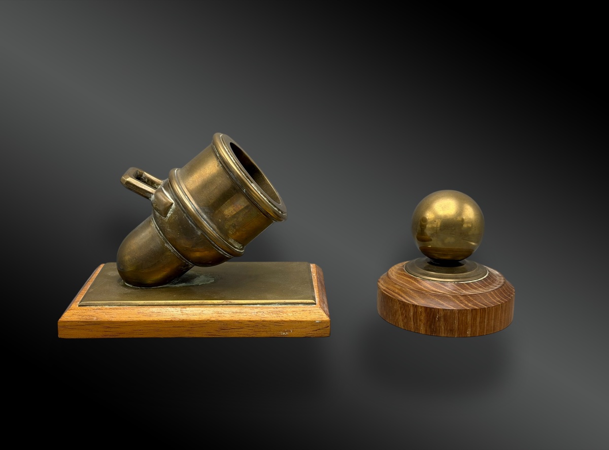 MORTIER ET SON BOULET, PRESSE PAPIER EN BRONZE  