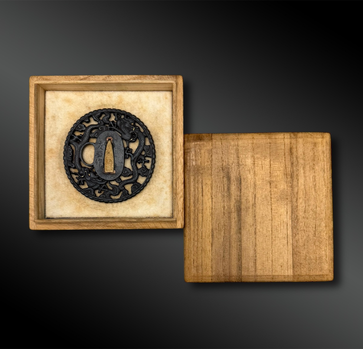 Tsuba  Shin No Maru Style, Signed Tomotsune, Nakai School - Japan - Edo Period (1603–1868)-photo-1