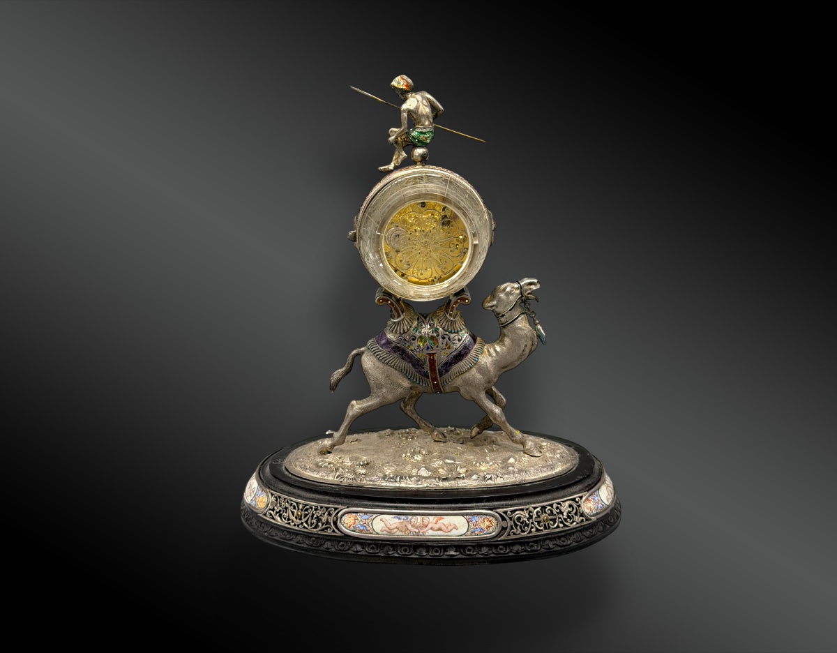Camel-shaped Table Clock With Enameled Dial And Semi-precious Stones-photo-3
