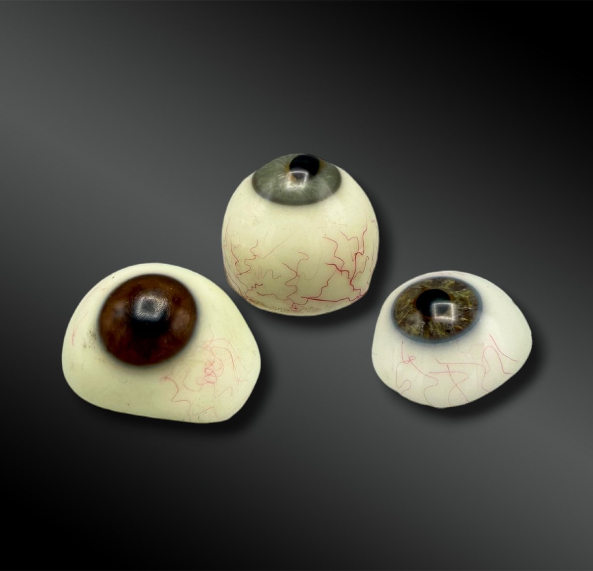 Ensemble de 30 PROTHÈSES OCULAIRES aussi appelées YEUX de VERRE - Travail européen - Vers 1900-photo-2