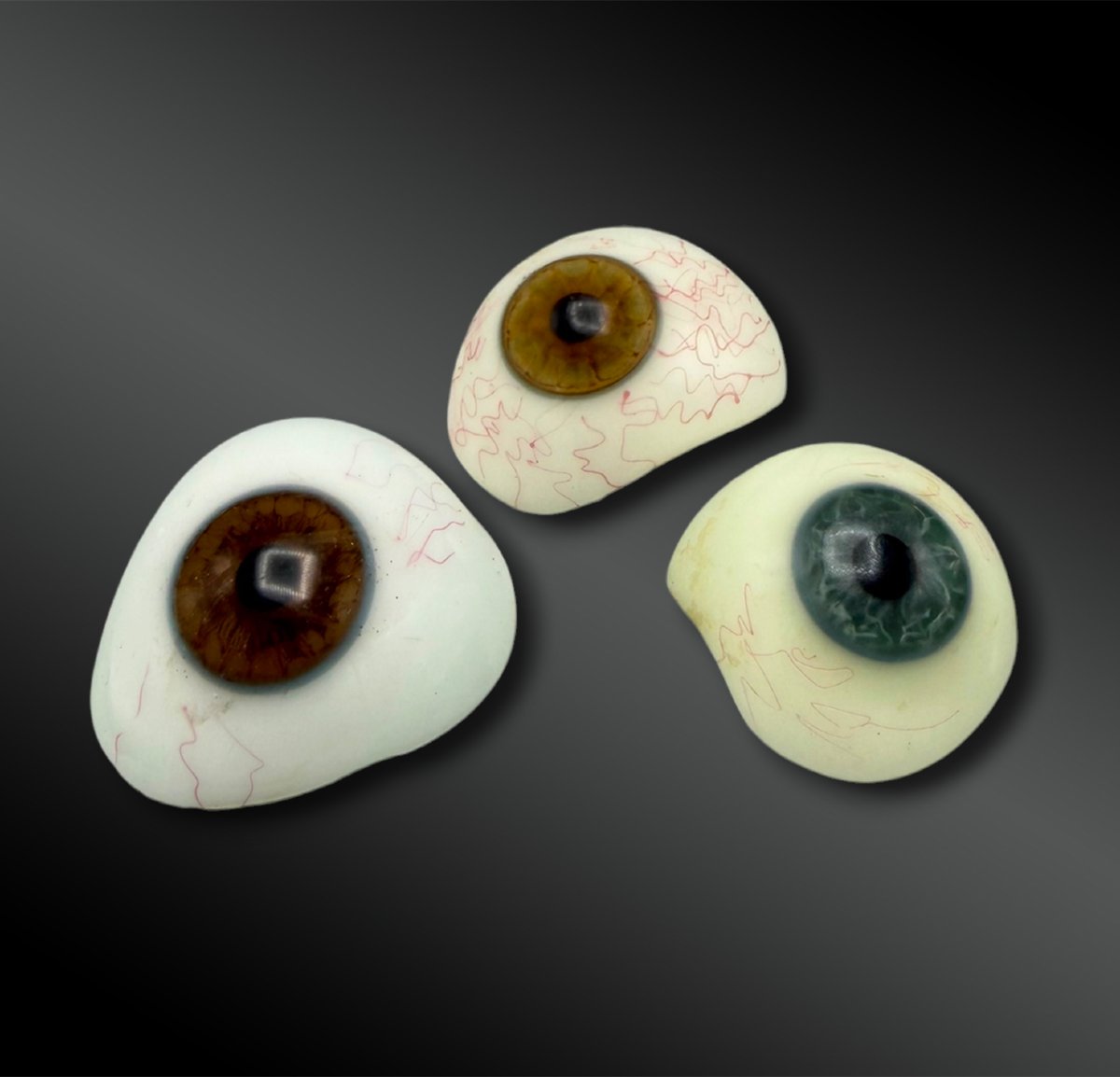 Ensemble de 30 PROTHÈSES OCULAIRES aussi appelées YEUX de VERRE - Travail européen - Vers 1900-photo-3