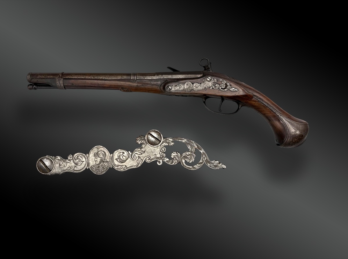 Flintlock Pistol, By Juan Fernandes – Madrid, 1734 – “à La Moda” Brass Plate-photo-3